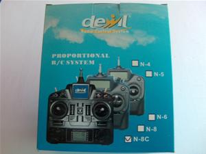 RADIO DEWIL 8 CH.     Il kit comprende: radio e ricevente in 40 MHz Mode 2 (Facilmente modificabile in Mode 1)